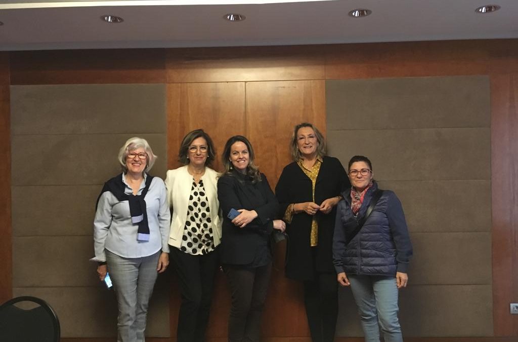 El profesional para satisfacer las necesidades de su cliente, debe anticiparse a ellas, dándole un servicio integral. Loreto Spá